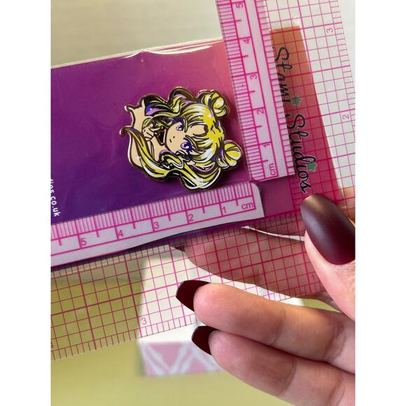 Stami Studios Sailor Moon Pin - Picture 3 of 10